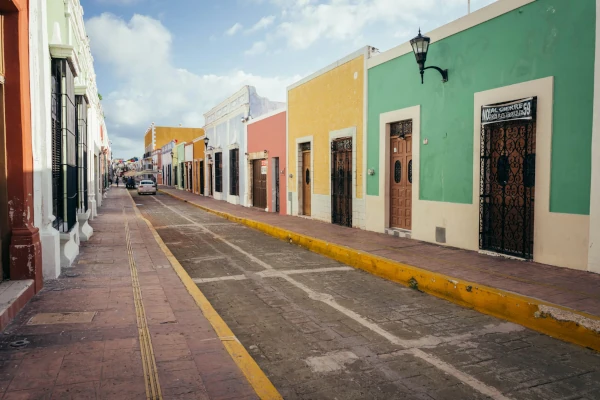 Private Cancun Airport shuttle to Valladolid city, convenient and reliable transportation service.